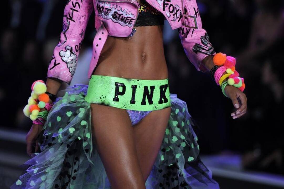 „Victoria‘s Secret“: vyrus įkaitino deimantų liemenėlė už 6 mln. Lt