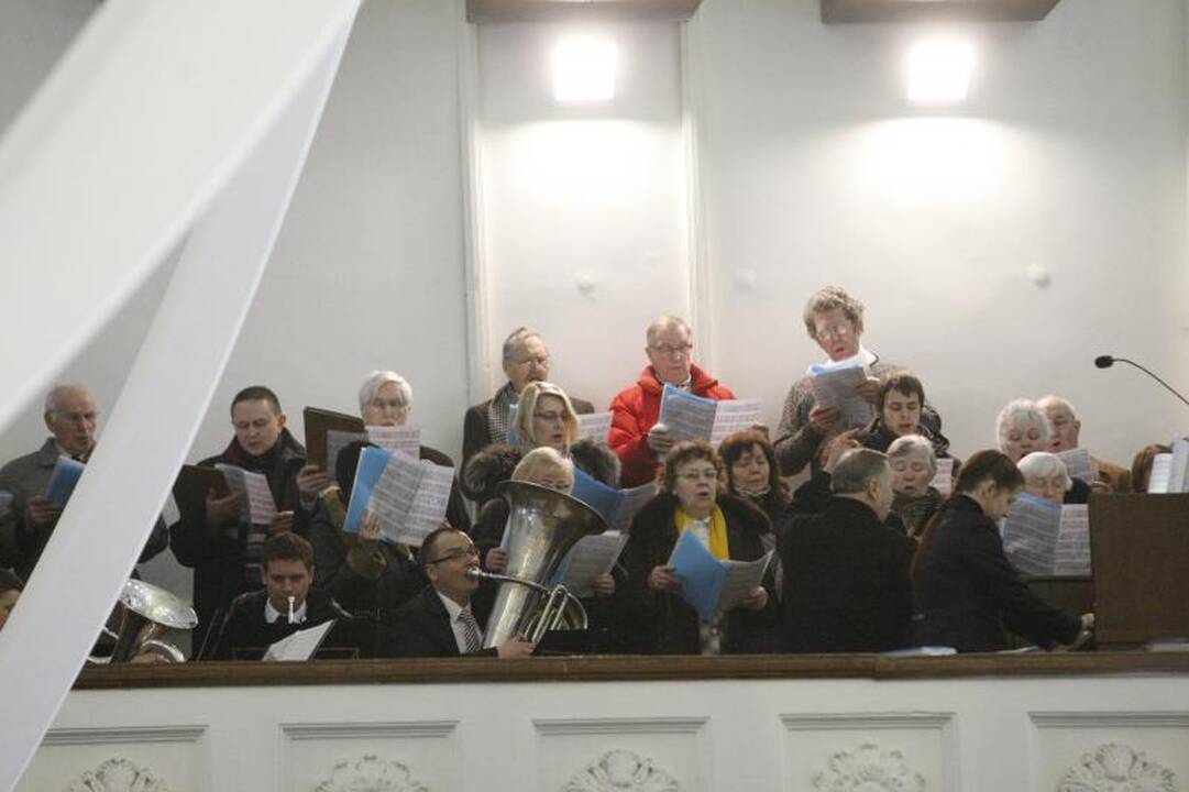 Telšių vyskupo aukojamose mišiose – tūkstančiai tikinčiųjų