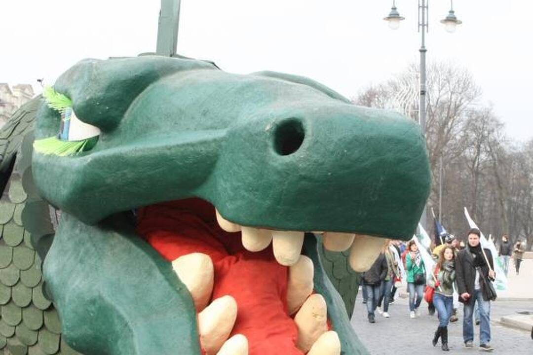 Pas filologes vėl atskubėjo Dinas Zauras