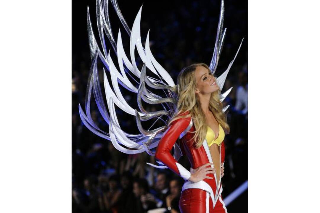 „Victoria‘s Secret“: vyrus įkaitino deimantų liemenėlė už 6 mln. Lt