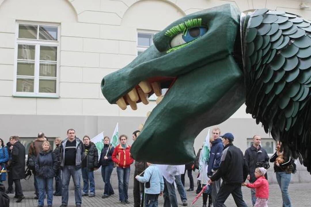 Pas filologes vėl atskubėjo Dinas Zauras