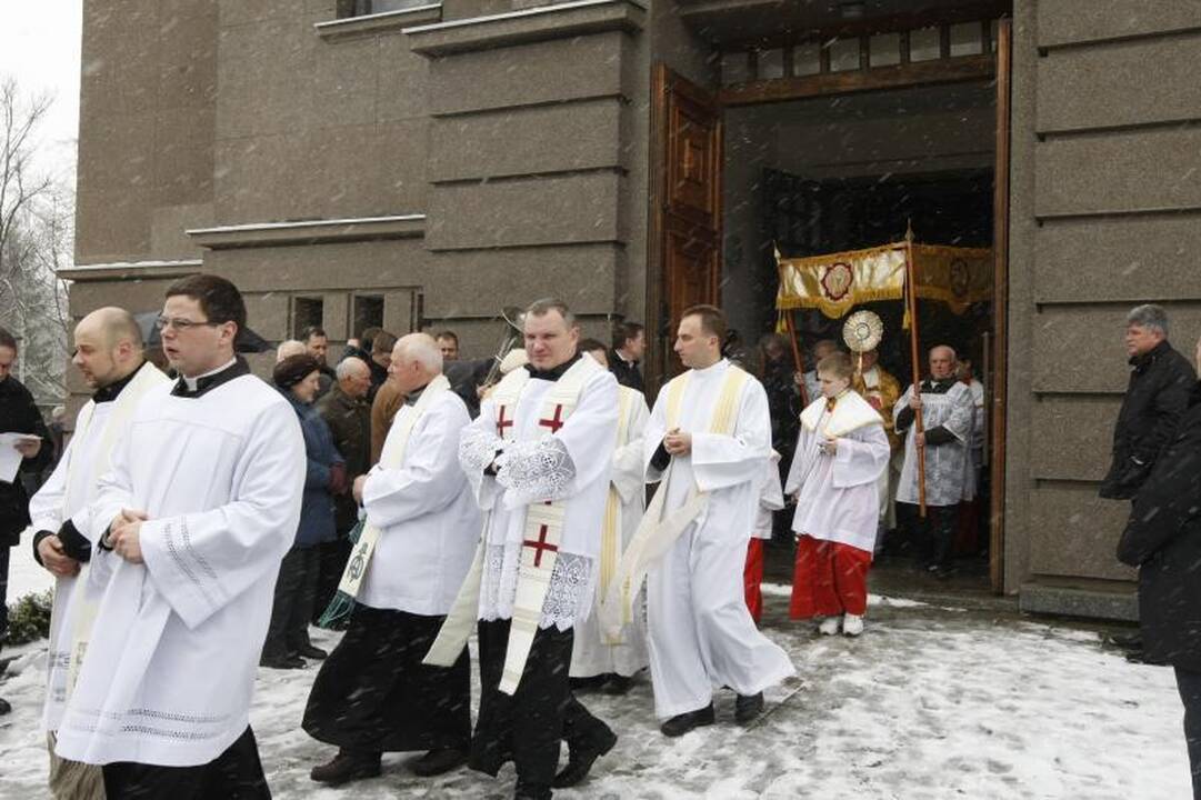 Telšių vyskupo aukojamose mišiose – tūkstančiai tikinčiųjų