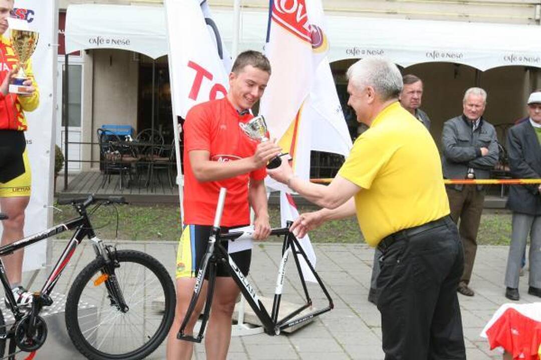 „Auksinėse kopose“ – lietuvių triumfas