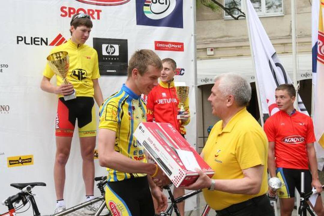 „Auksinėse kopose“ – lietuvių triumfas