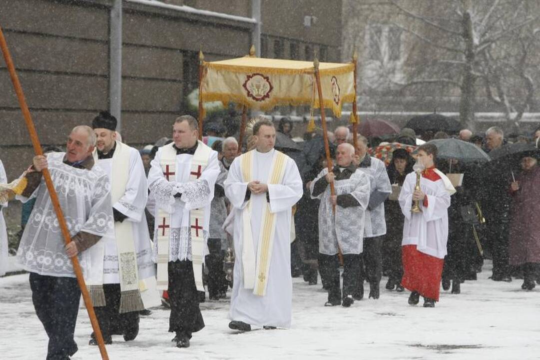 Telšių vyskupo aukojamose mišiose – tūkstančiai tikinčiųjų