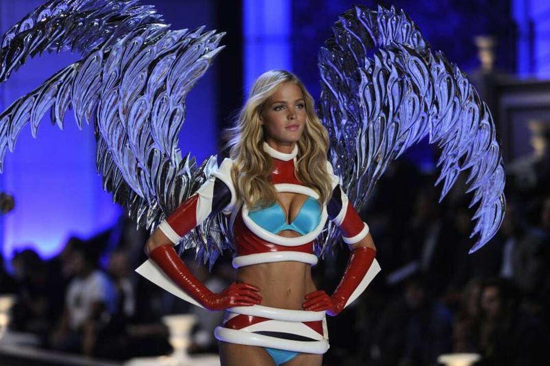 „Victoria‘s Secret“: vyrus įkaitino deimantų liemenėlė už 6 mln. Lt