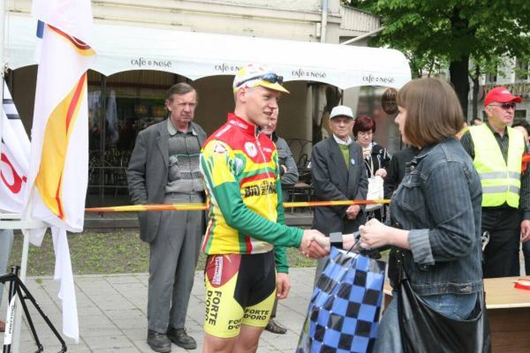 „Auksinėse kopose“ – lietuvių triumfas