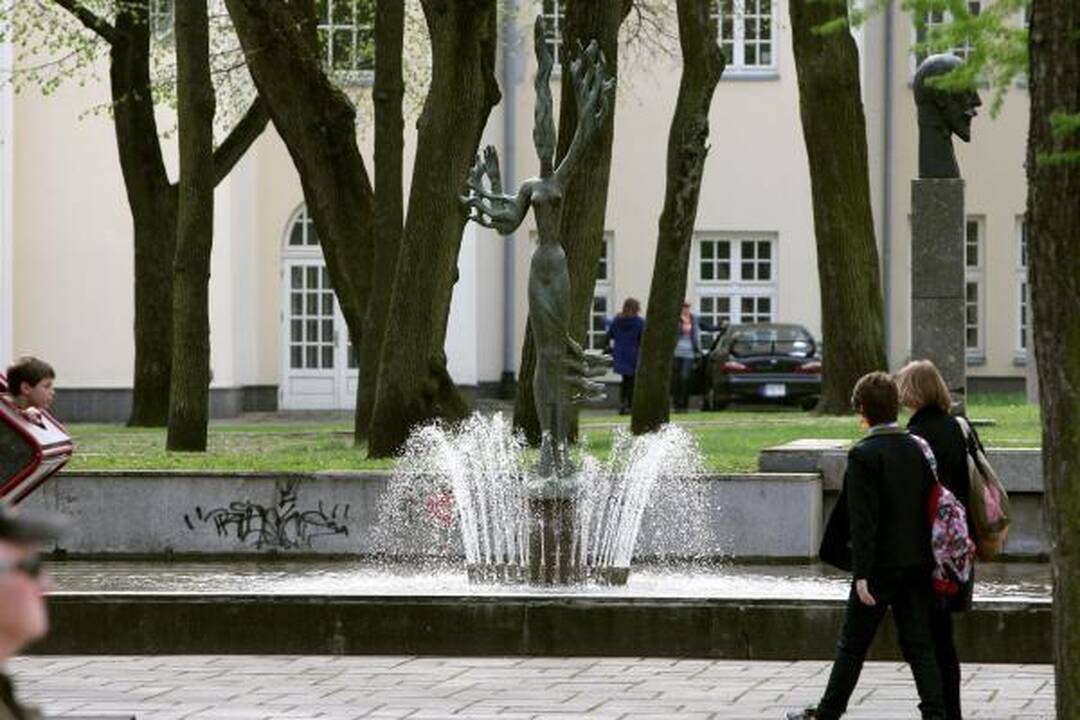 Dėmesio: skiriu pasimatymą prie veikiančio fontano