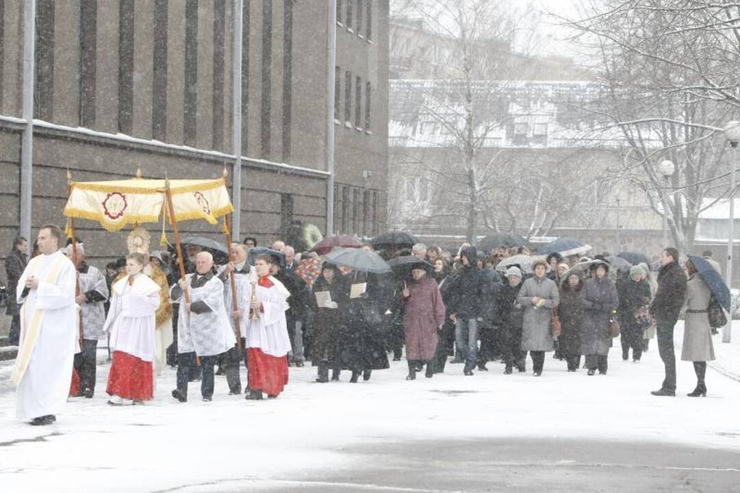 Telšių vyskupo aukojamose mišiose – tūkstančiai tikinčiųjų