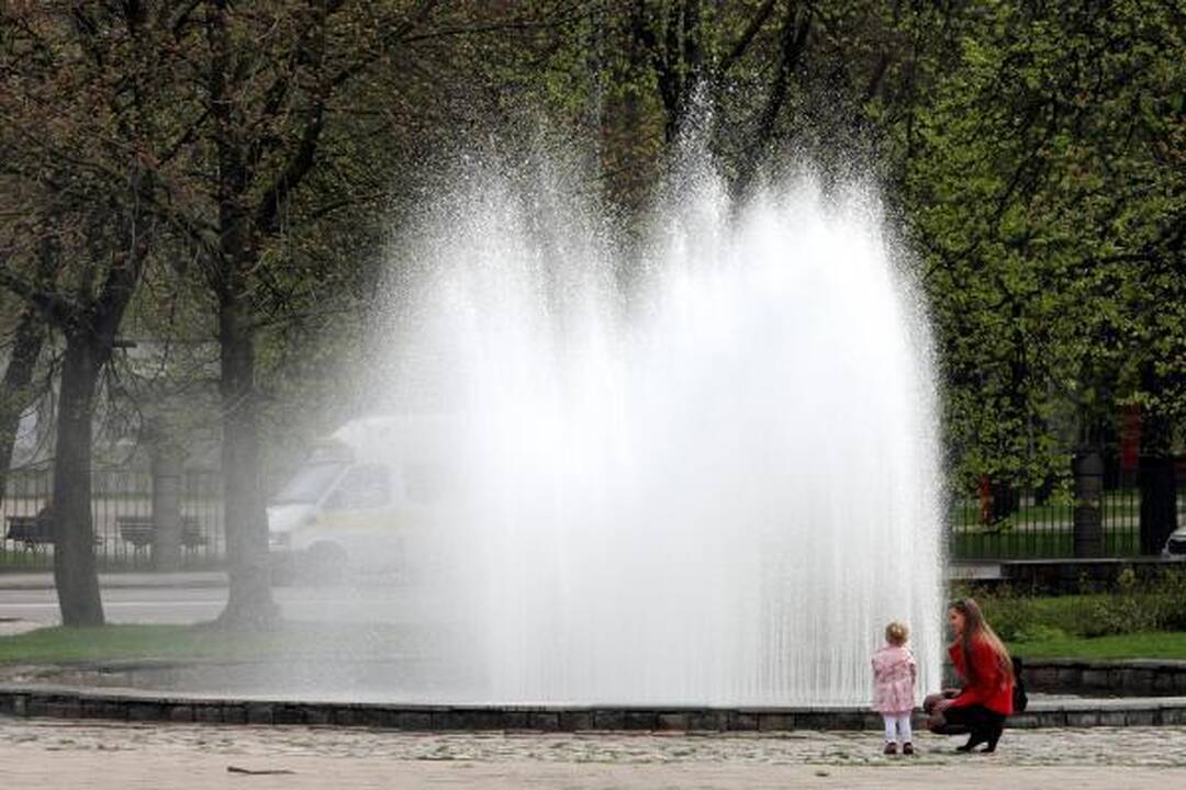 Dėmesio: skiriu pasimatymą prie veikiančio fontano