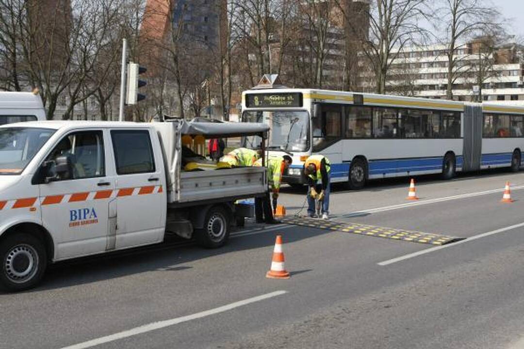 Prie Biržos tilto greitį ribos „gulintys policininkai“ (papildyta)