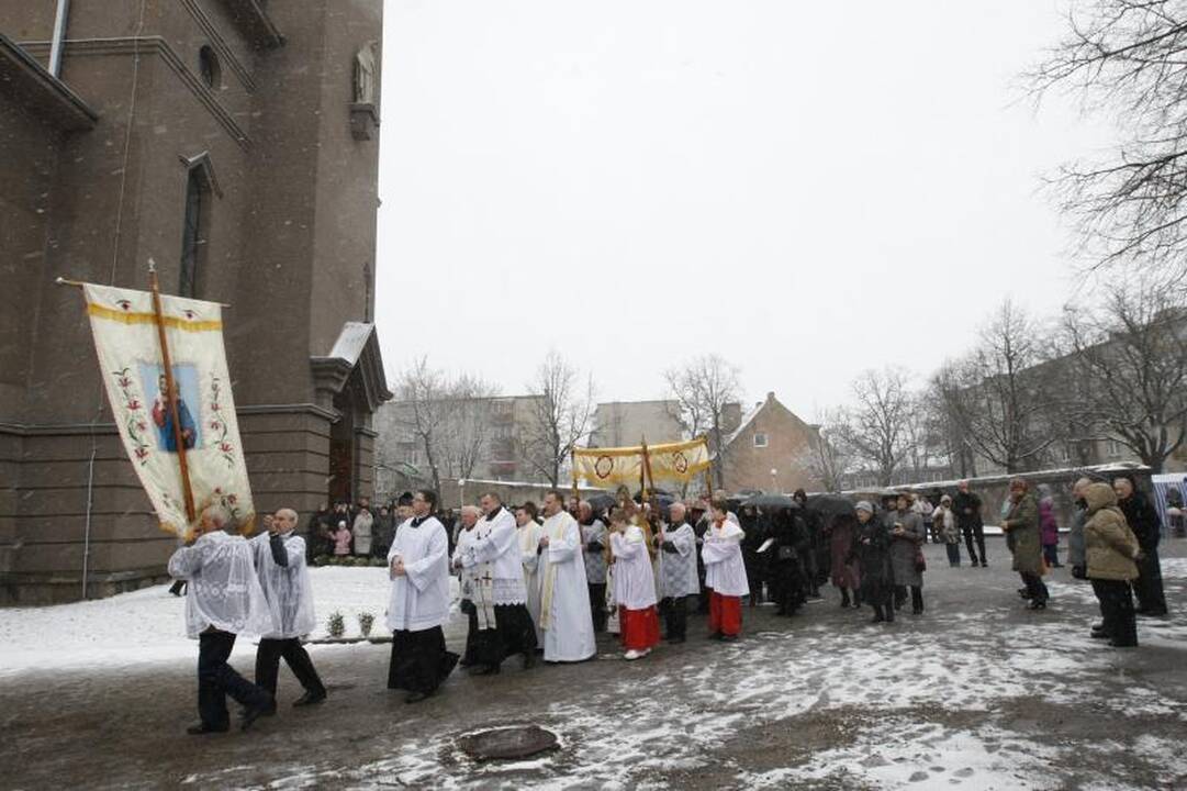 Telšių vyskupo aukojamose mišiose – tūkstančiai tikinčiųjų