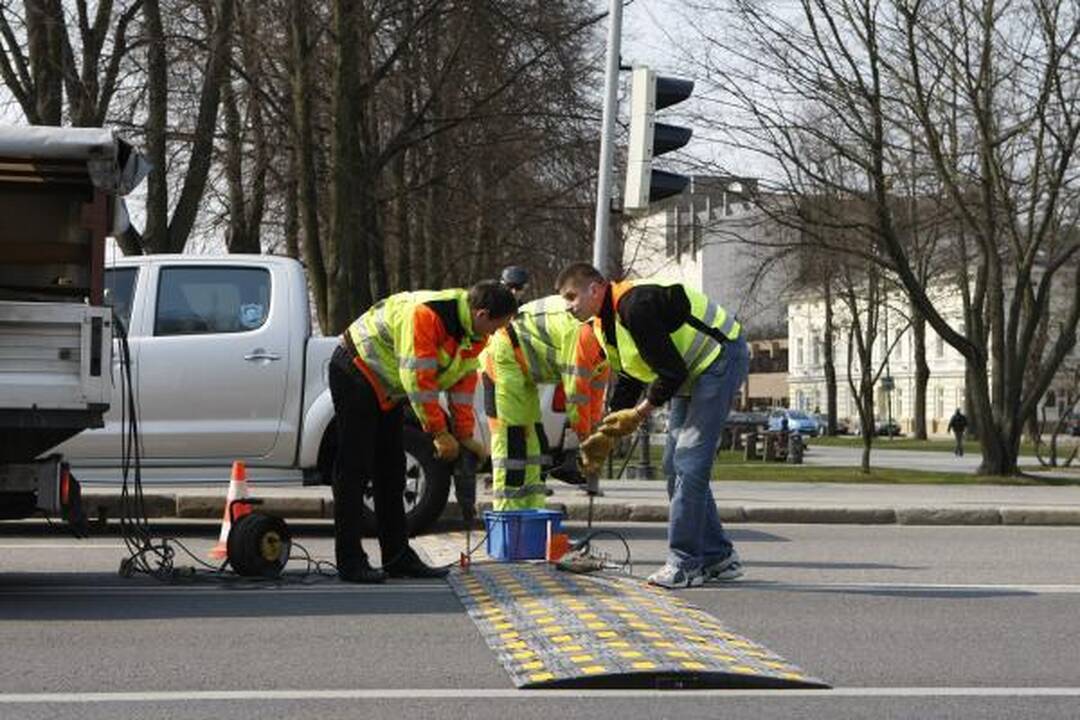 Prie Biržos tilto greitį ribos „gulintys policininkai“ (papildyta)