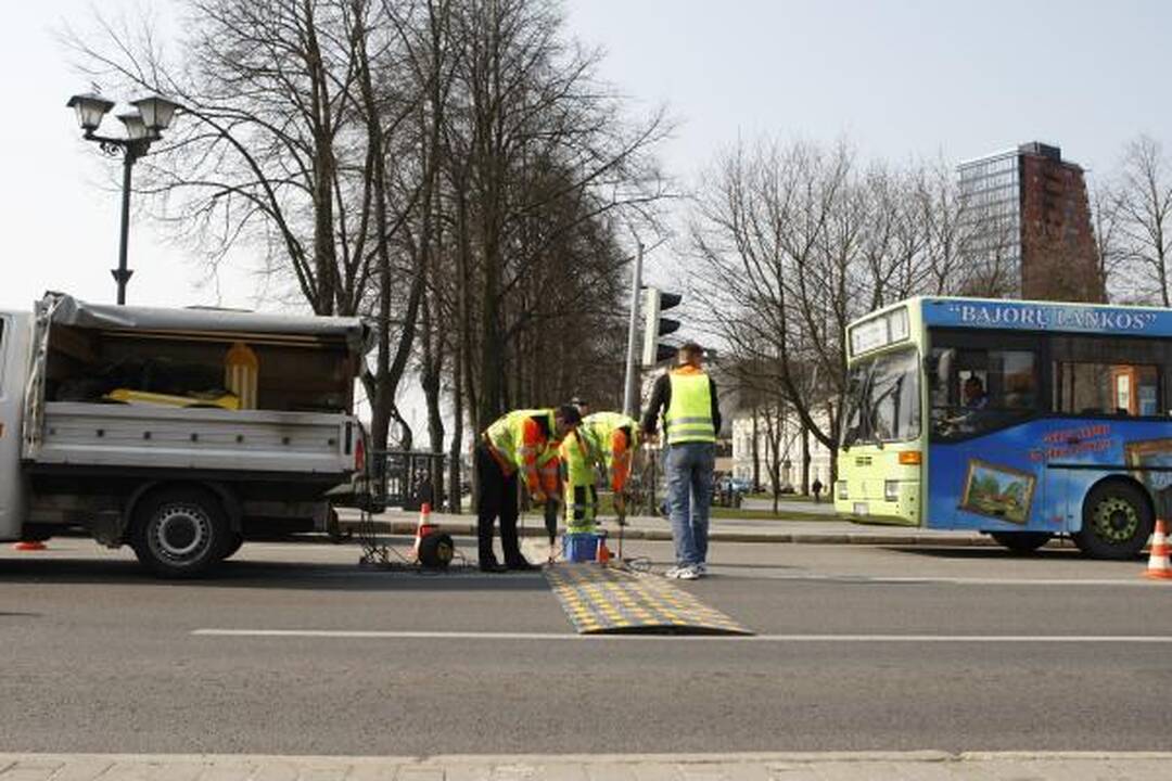 Prie Biržos tilto greitį ribos „gulintys policininkai“ (papildyta)