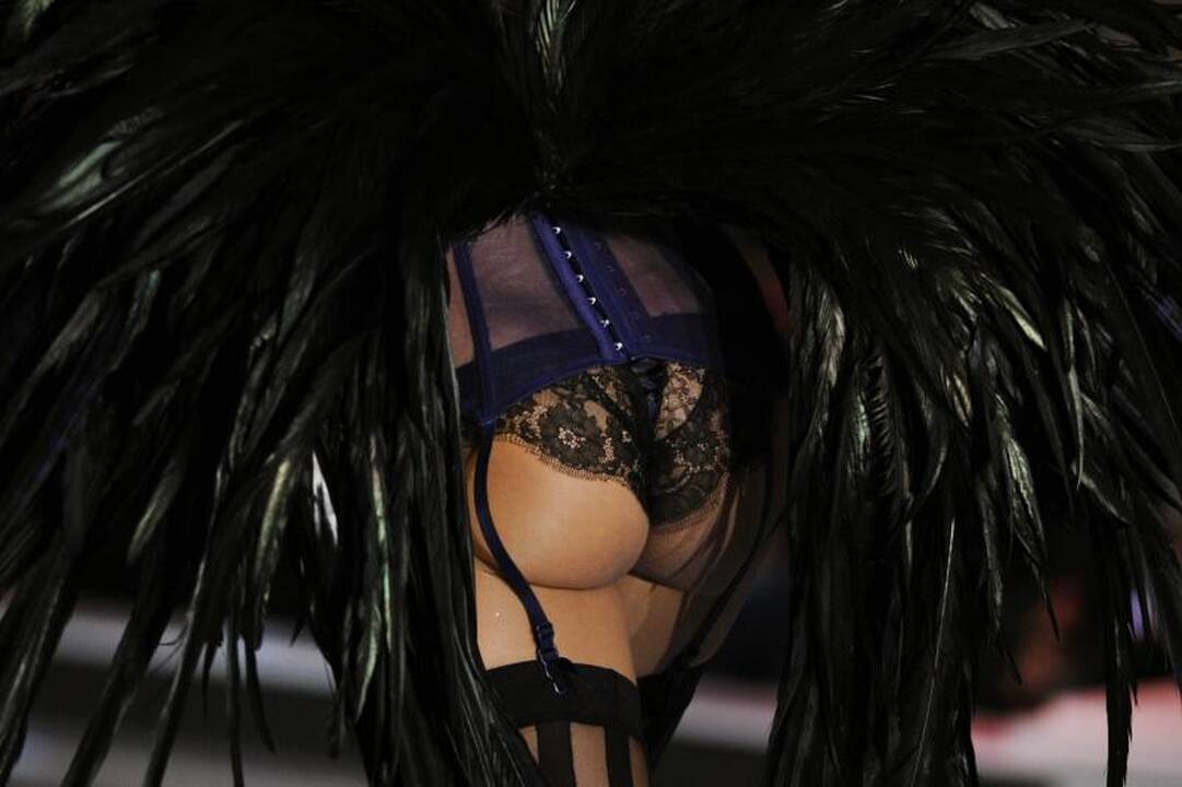 „Victoria‘s Secret“: vyrus įkaitino deimantų liemenėlė už 6 mln. Lt