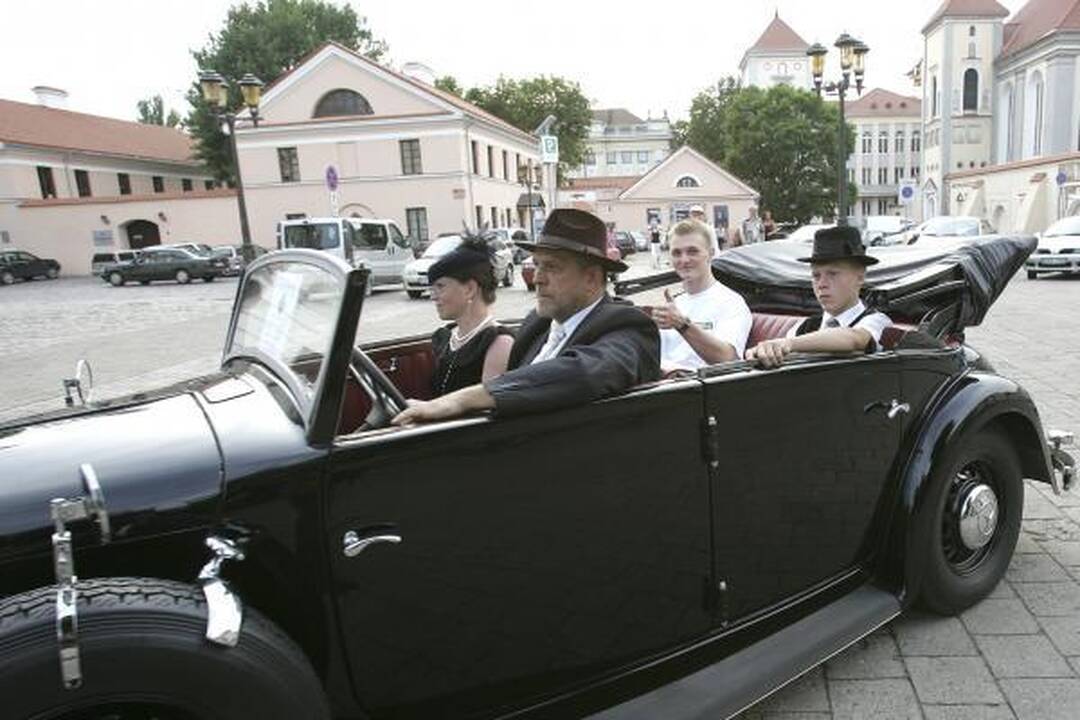 Senovinių mašinų varžybose laimėjo visi, kurie užsikūrė