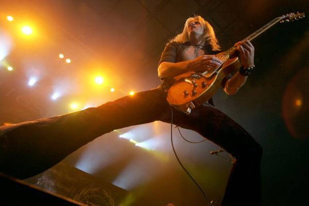„Whitesnake“ sujungė kartas