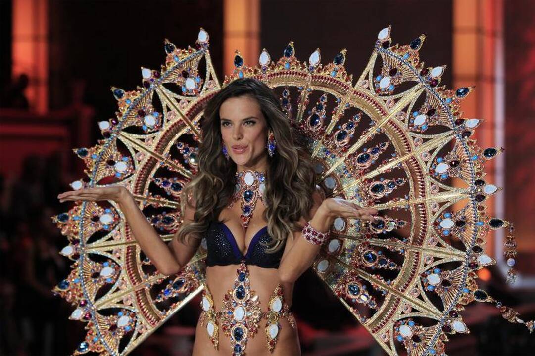 „Victoria‘s Secret“: vyrus įkaitino deimantų liemenėlė už 6 mln. Lt