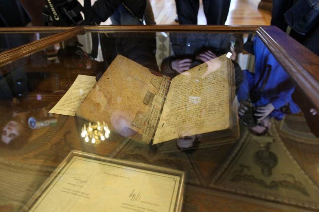 VU bibliotekoje eksponuojamas M.Mažvydo „Katekizmas“