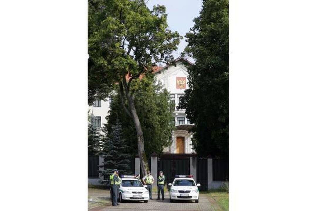Prie Rusijos ambasados surengtas piketas dėl veiksmų prieš Lietuvos vežėjus ir pienininkus (papildyta)