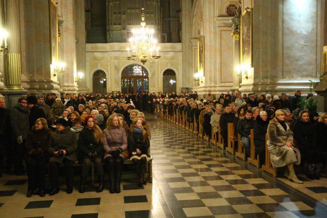 Per Šv. Kalėdas reikia pabūti ir  tyloje