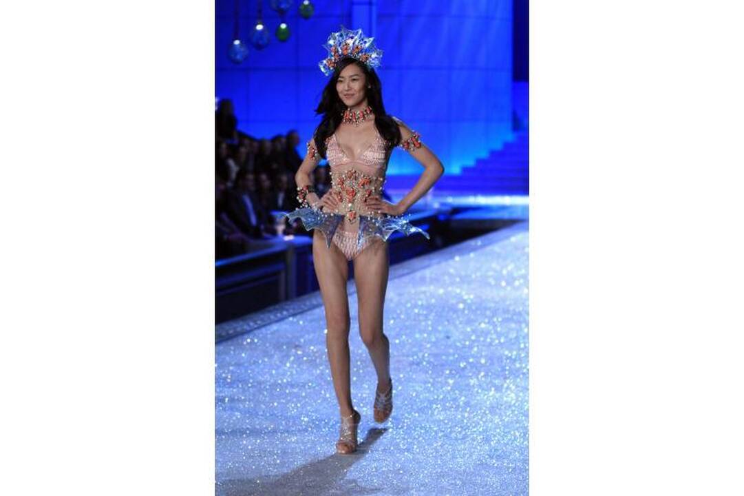 „Victoria‘s Secret“: vyrus įkaitino deimantų liemenėlė už 6 mln. Lt