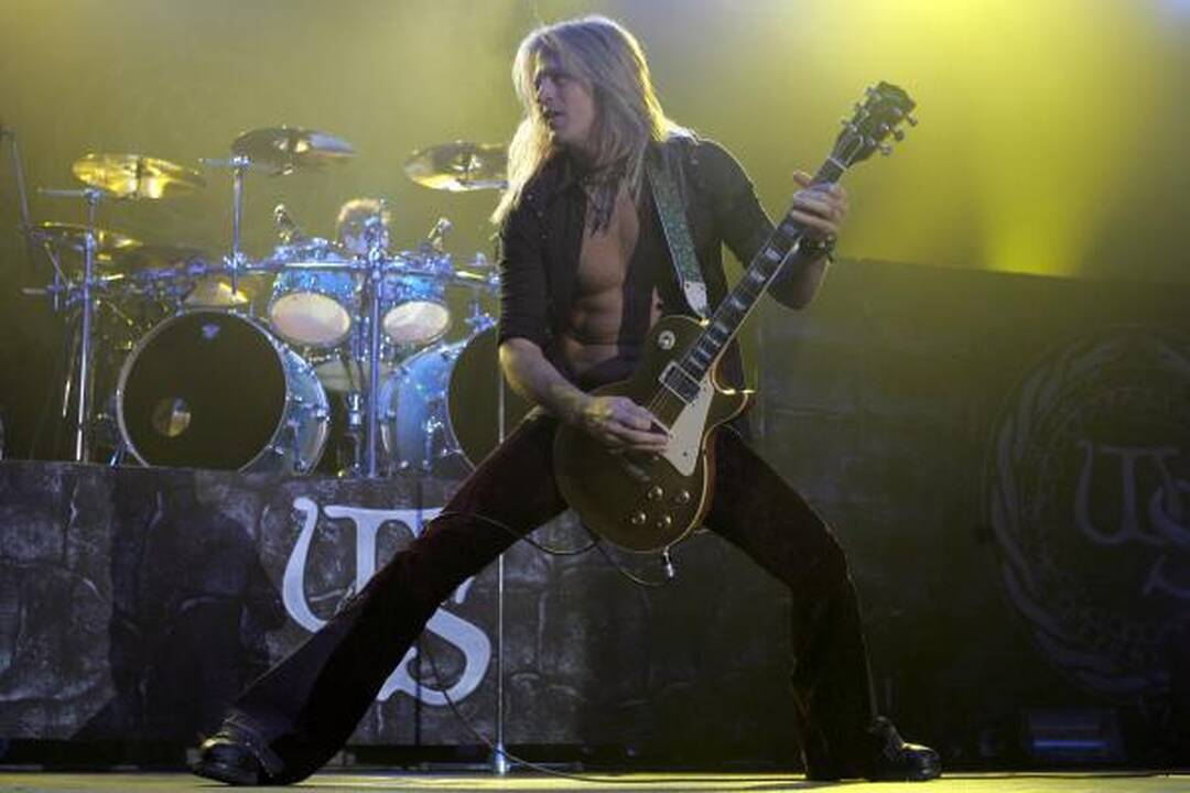 „Whitesnake“ sujungė kartas