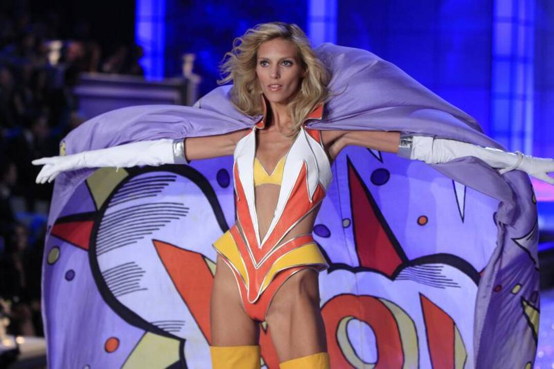 „Victoria‘s Secret“: vyrus įkaitino deimantų liemenėlė už 6 mln. Lt