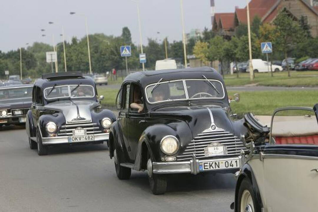 Senovinių mašinų varžybose laimėjo visi, kurie užsikūrė