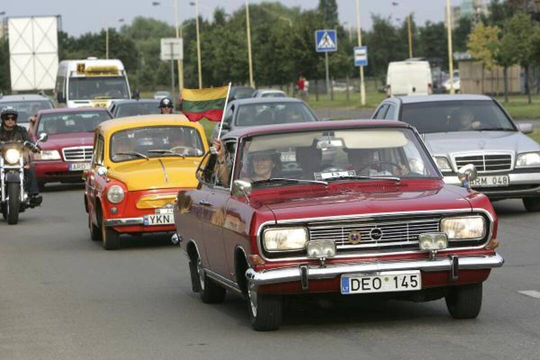 Senovinių mašinų varžybose laimėjo visi, kurie užsikūrė