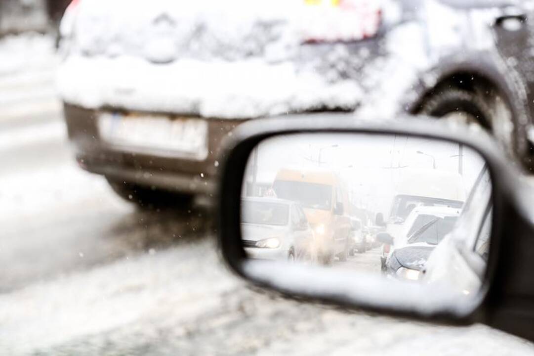Žiema nerimsta: eismo sąlygos Kaune – vėl sudėtingos 