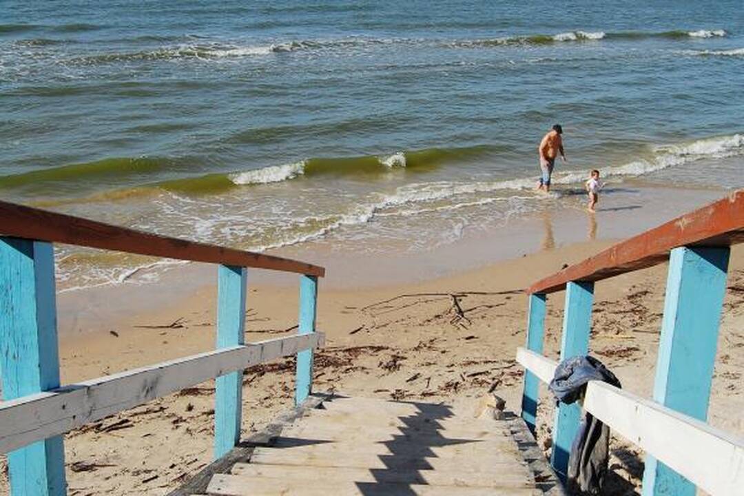 Jūra ardo centrinį Palangos paplūdimį