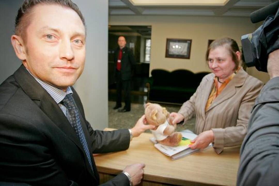 Homoseksualai prie Seimo protestuos bučiuodamiesi
