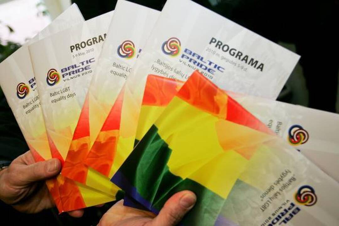 Homoseksualai prie Seimo protestuos bučiuodamiesi