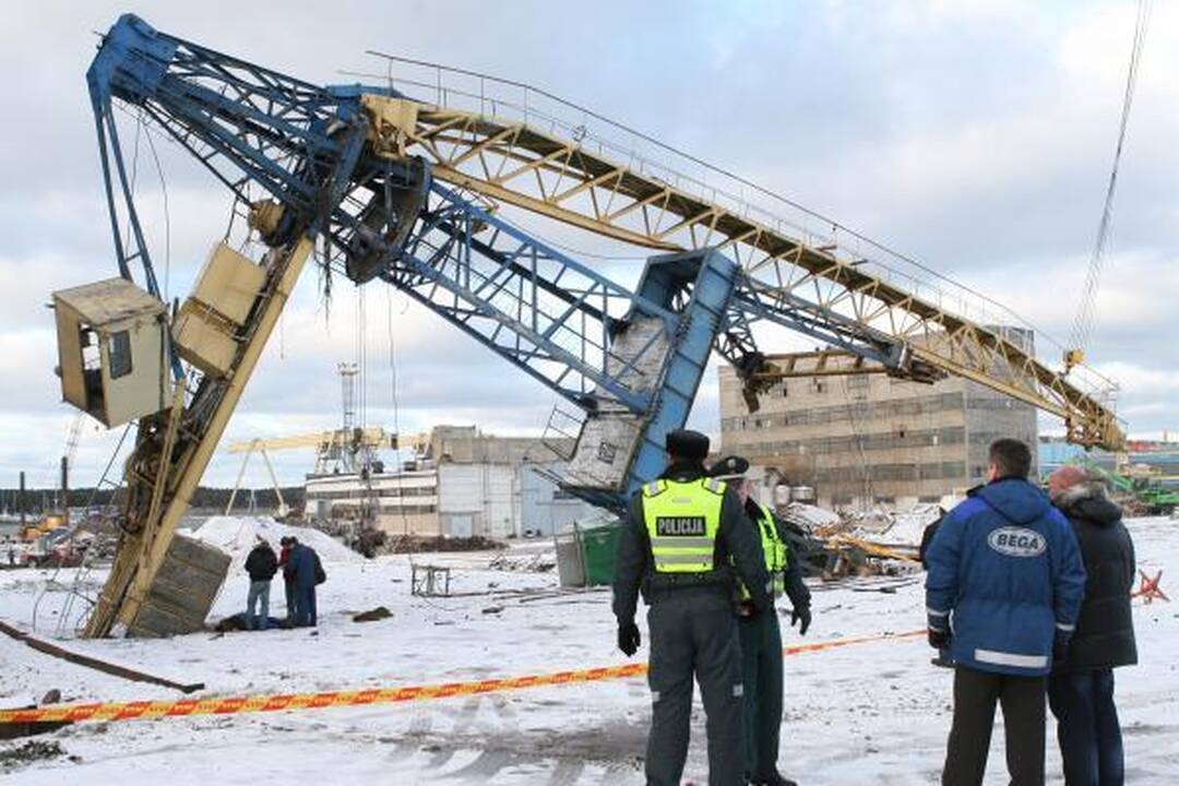 Tragedija Klaipėdoje: nuvirtus kranui žuvo darbininkas, kitas sužeistas (papildyta)