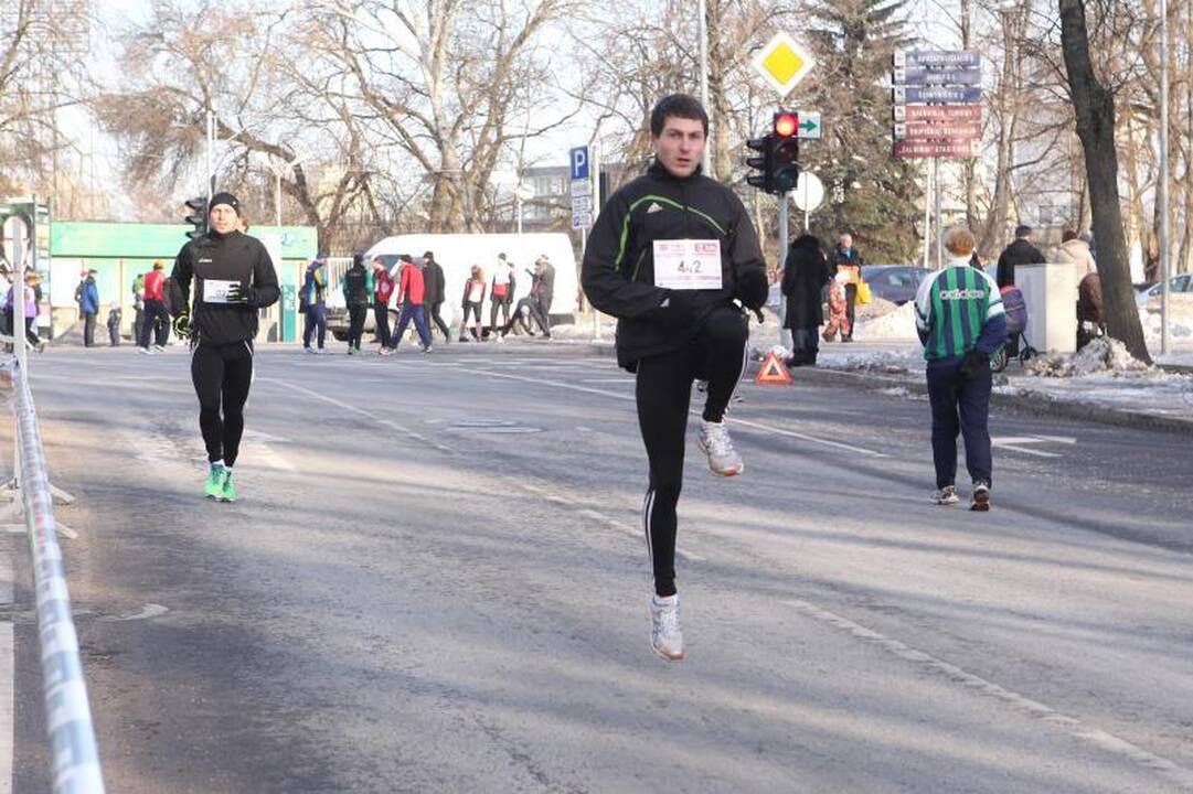 Sostinės gatves užplūdo Kalėdų seneliais persirengę bėgikai