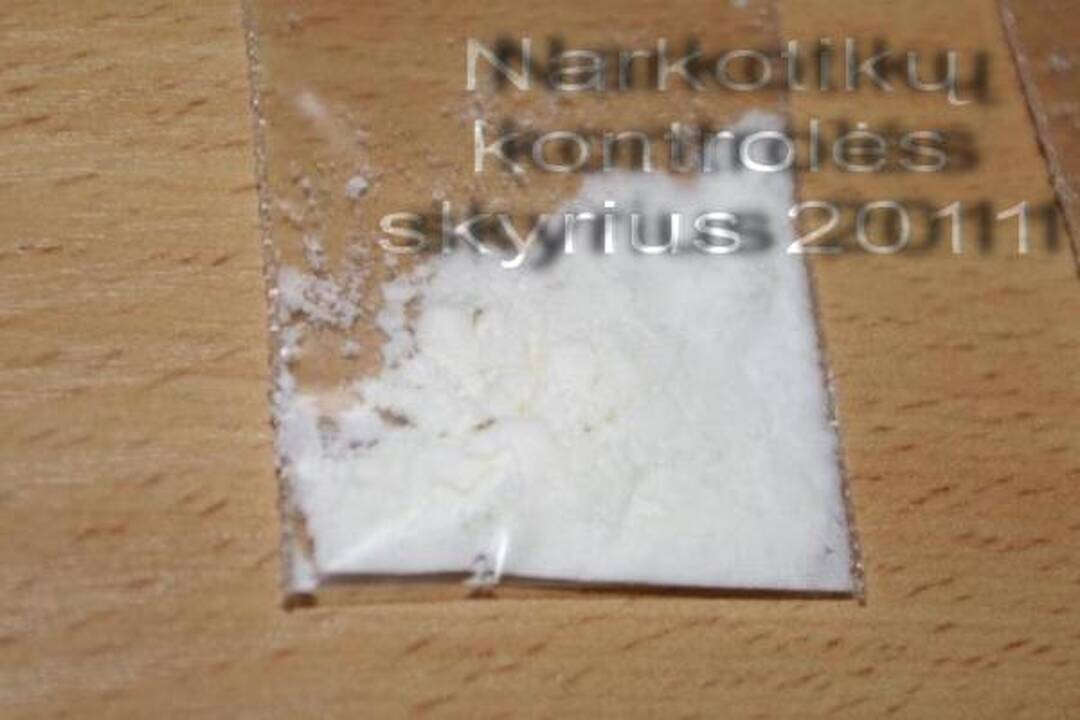 Pareigūnams įkliuvo grupė asmenų, platinusių narkotikus Naujininkų mikrorajone