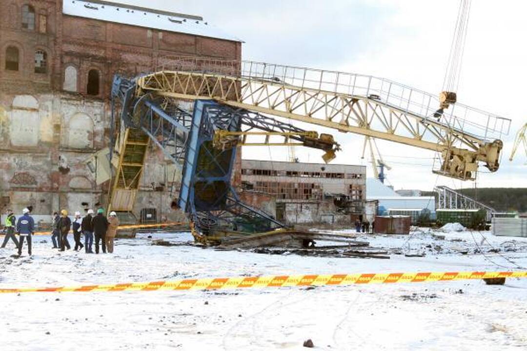Tragedija Klaipėdoje: nuvirtus kranui žuvo darbininkas, kitas sužeistas (papildyta)