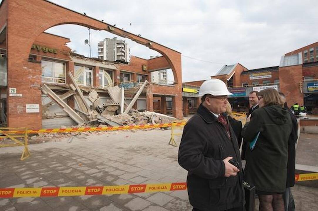 Griuvo Šeškinės prekybos centras
