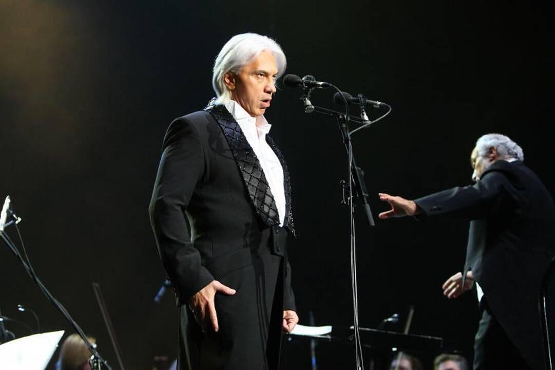 D.Chvorostovskis balsu ir kerinčia šypsena virpino klausytojų širdis