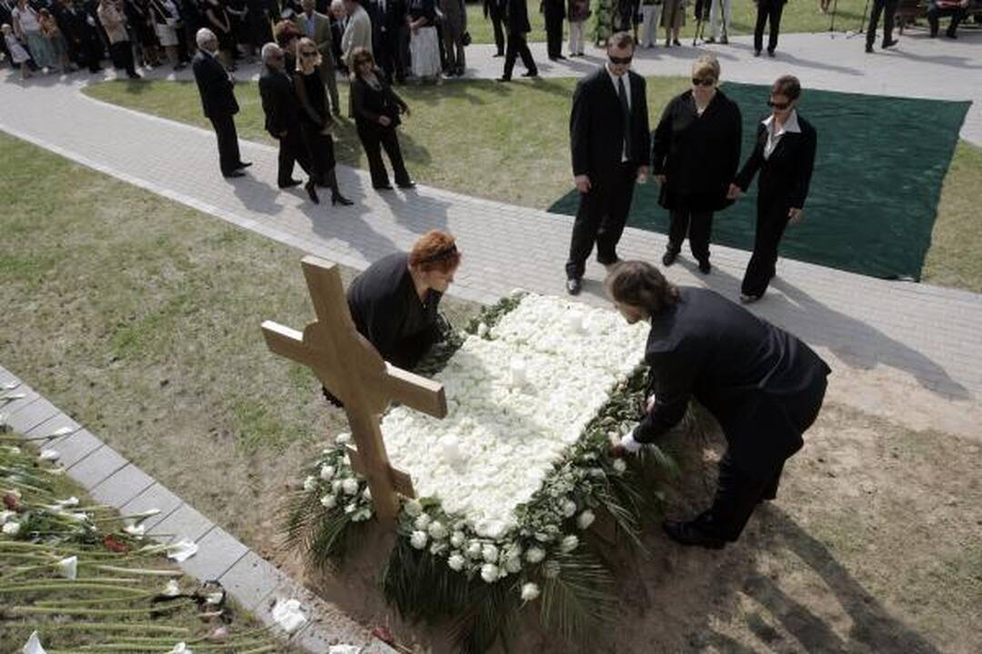 Prezidentas A.Brazauskas palaidotas 
