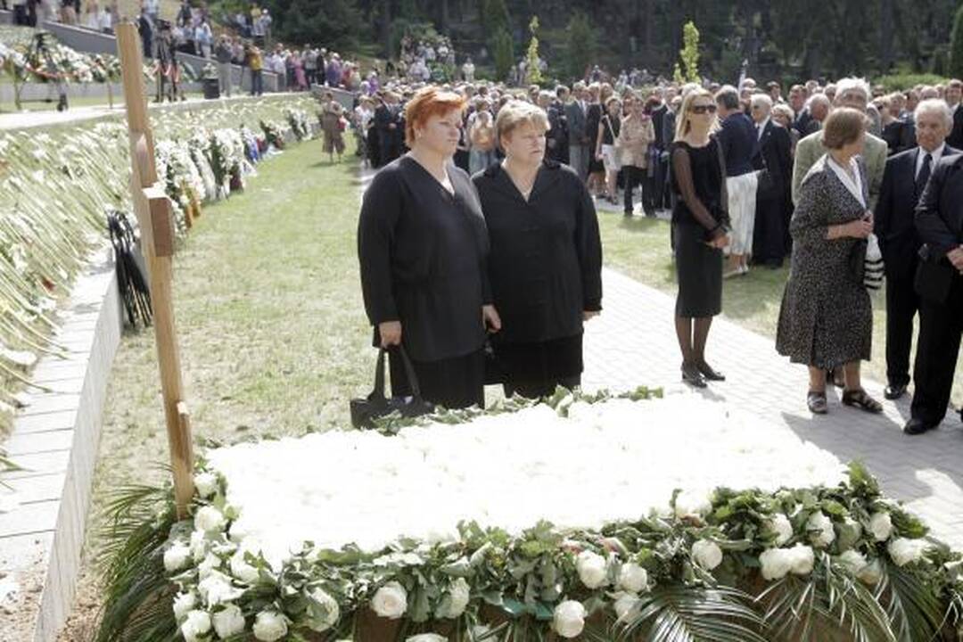 Prezidentas A.Brazauskas palaidotas 