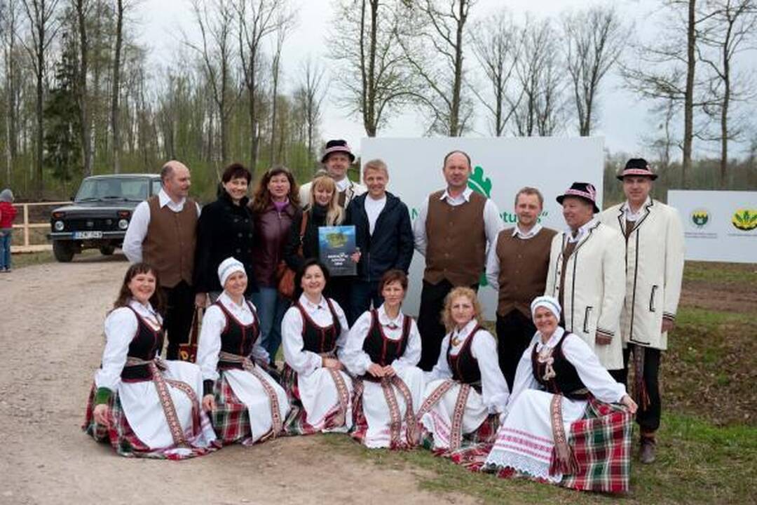 Tūkstantmečio ąžuolyne pasodinta dar 5 tūkst. ąžuolų