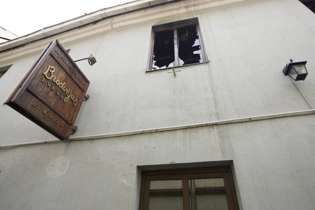Naktį liepsnose skendo klubas „Brodvėjus“ (papildyta 11.40 val.)