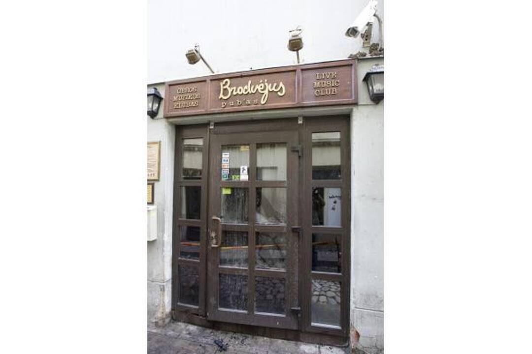 Naktį liepsnose skendo klubas „Brodvėjus“ (papildyta 11.40 val.)