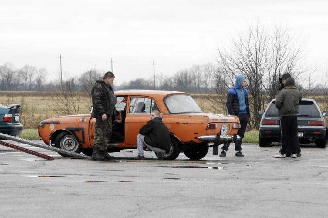 Veiviržėnuose pavasarį budino slalomas  