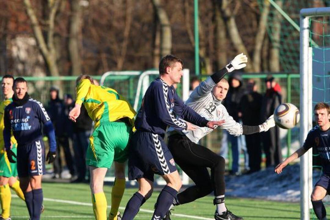 Gargždų „Bangos“ futbolininkai sutriuškino „FBK Kauną“