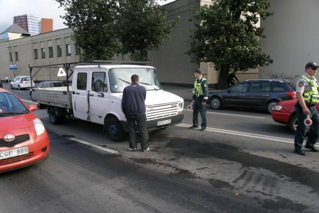 Uostamiesčio Pilies gatvėje eismą trikdė tepalai