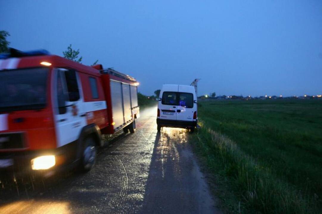 Prie Kauno per audrą nukrito oro balionas, sužeisti 7 žmonės