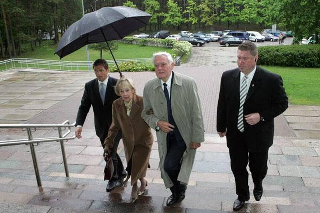 Linki tinkamai atstovauti Lietuvai užsienio politikos srityje